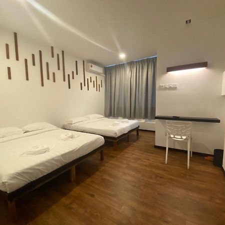 Kuching Hotel Екстериор снимка