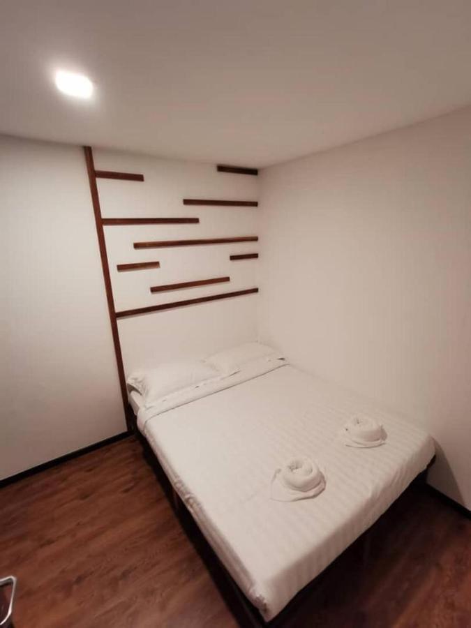 Kuching Hotel Екстериор снимка