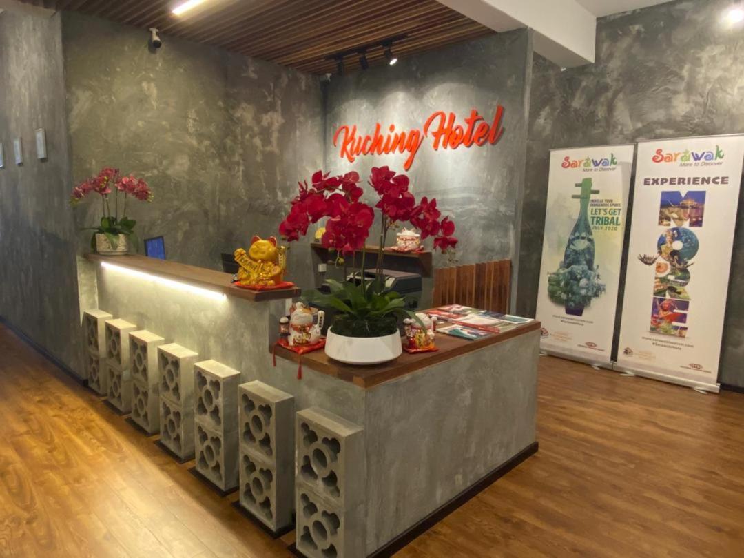 Kuching Hotel Екстериор снимка